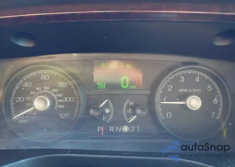 2010 Lincoln Town Car Signature Limited из США, поврежденный, VIN 2LNBL8CV1AX605844